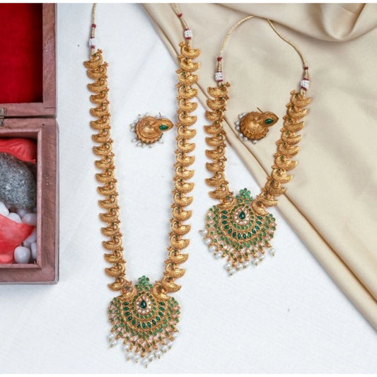 indoraa Women's Stylish And Elegent Temple Jewellery Set (Green, Free Size)